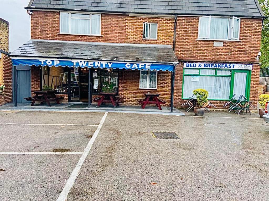 Top Twenty Bed And Breakfast Windsor Bagian luar foto