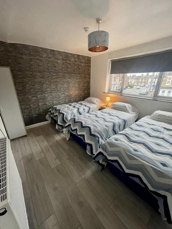 Top Twenty Bed And Breakfast Windsor Bagian luar foto