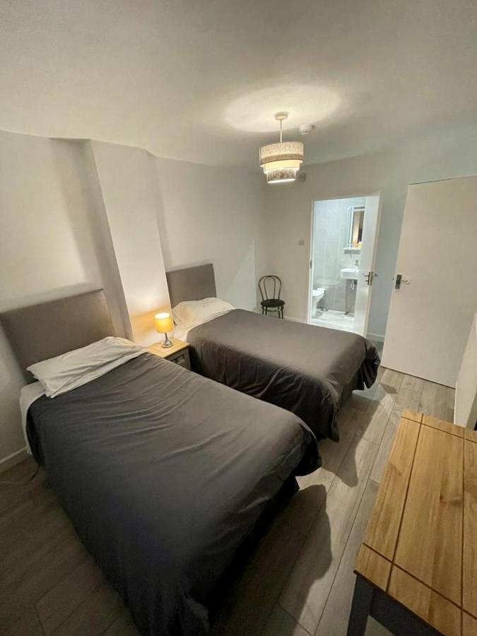 Top Twenty Bed And Breakfast Windsor Bagian luar foto